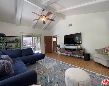 448 W 10th Street - Photo Thumbnail 3