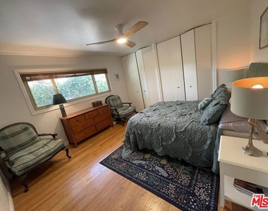 448 W 10th Street - Photo Thumbnail 7