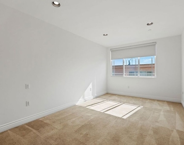 11346 Iowa Avenue - Photo Thumbnail 4