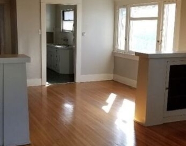 1320 N Harvard Boulevard - Photo Thumbnail 6