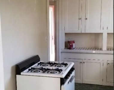 1320 N Harvard Boulevard - Photo Thumbnail 2