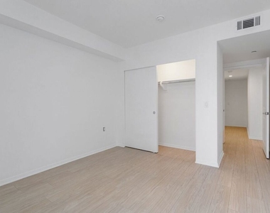1600 S Westgate Avenue - Photo Thumbnail 8