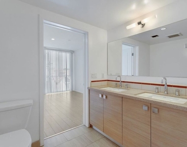 1600 S Westgate Avenue - Photo Thumbnail 10