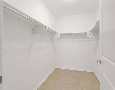 1600 S Westgate Avenue - Photo Thumbnail 9