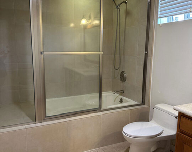 918 S Harvard Boulevard - Photo Thumbnail 10