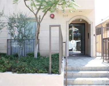918 S Harvard Boulevard - Photo Thumbnail 1