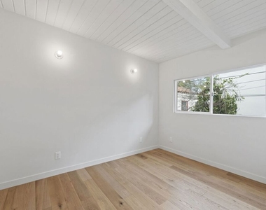 2210 Echo Park Avenue - Photo Thumbnail 9