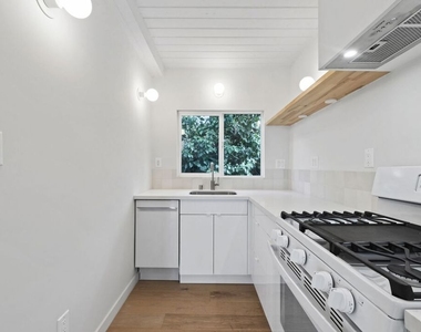 2210 Echo Park Avenue - Photo Thumbnail 5