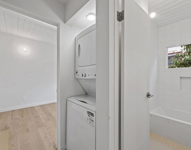 2210 Echo Park Avenue - Photo Thumbnail 7