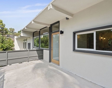 2210 Echo Park Avenue - Photo Thumbnail 11