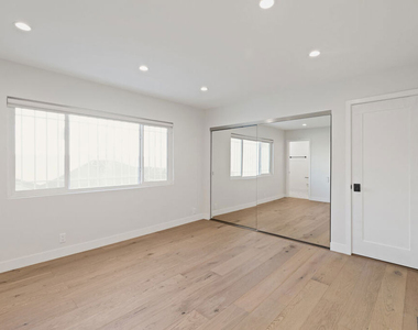 153 S Palm Drive - Photo Thumbnail 8