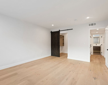 153 S Palm Drive - Photo Thumbnail 26