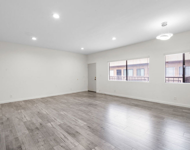 424 S Westmoreland Avenue - Photo Thumbnail 10