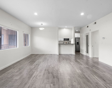 424 S Westmoreland Avenue - Photo Thumbnail 5