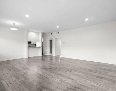 424 S Westmoreland Avenue - Photo Thumbnail 4