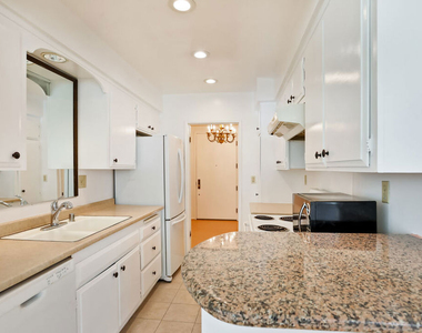 809 S Bundy Drive - Photo Thumbnail 11