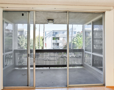 809 S Bundy Drive - Photo Thumbnail 9