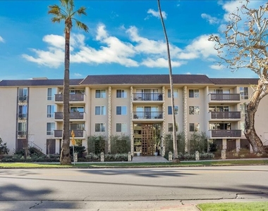 809 S Bundy Drive - Photo Thumbnail 14