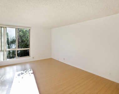 809 S Bundy Drive - Photo Thumbnail 4