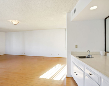 809 S Bundy Drive - Photo Thumbnail 12