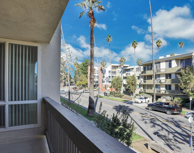 809 S Bundy Drive - Photo Thumbnail 10