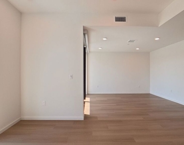 5119 Colfax Avenue - Photo Thumbnail 13
