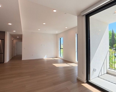 5119 Colfax Avenue - Photo Thumbnail 12