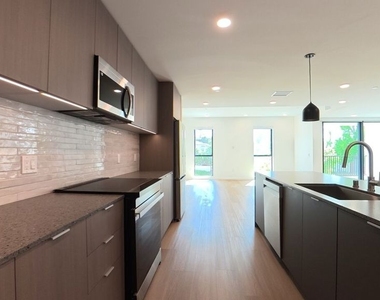 5119 Colfax Avenue - Photo Thumbnail 8