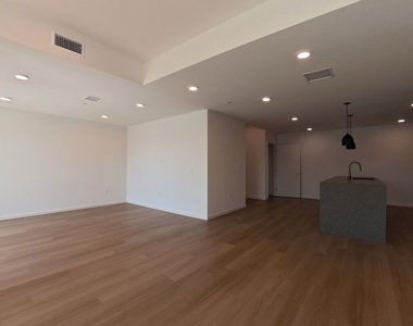 5119 Colfax Avenue - Photo Thumbnail 14