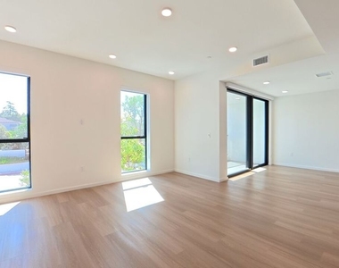 5119 Colfax Avenue - Photo Thumbnail 10