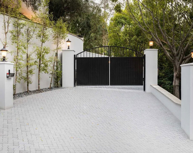 1404 Dawnridge Drive - Photo Thumbnail 4
