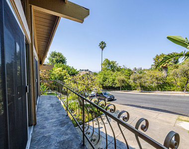 18022 Lake Encino Drive - Photo Thumbnail 23