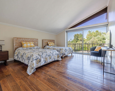 18022 Lake Encino Drive - Photo Thumbnail 21