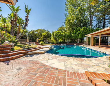 18022 Lake Encino Drive - Photo Thumbnail 31