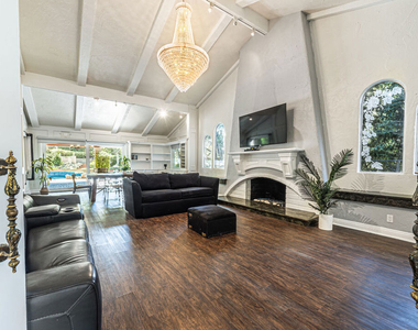 18022 Lake Encino Drive - Photo Thumbnail 5