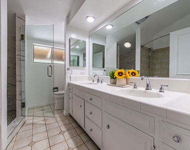 18022 Lake Encino Drive - Photo Thumbnail 25