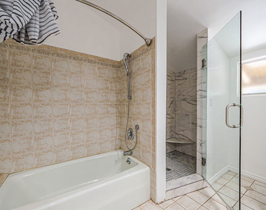 18022 Lake Encino Drive - Photo Thumbnail 26