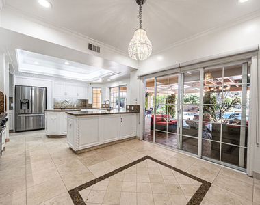 18022 Lake Encino Drive - Photo Thumbnail 8