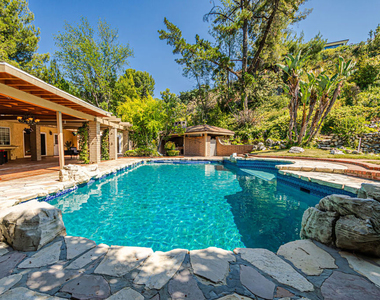 18022 Lake Encino Drive - Photo Thumbnail 32