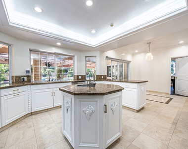 18022 Lake Encino Drive - Photo Thumbnail 7