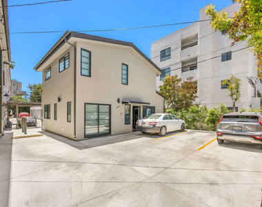 107 S Flores Street - Photo Thumbnail 15