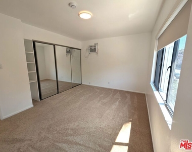 422 Arnaz Drive - Photo Thumbnail 5