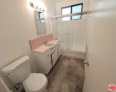 422 Arnaz Drive - Photo Thumbnail 2
