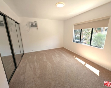 422 Arnaz Drive - Photo Thumbnail 6