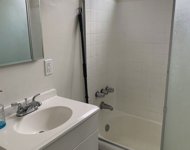 1470 S Sherbourne Drive - Photo Thumbnail 6