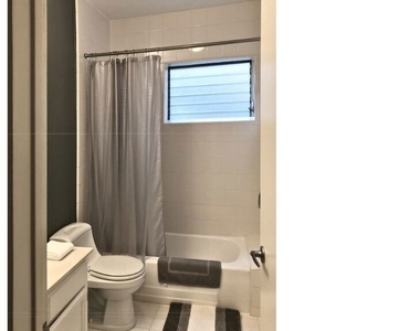 1145 Larrabee Street - Photo Thumbnail 2