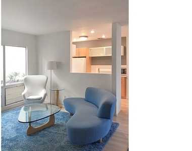 1145 Larrabee Street - Photo Thumbnail 3