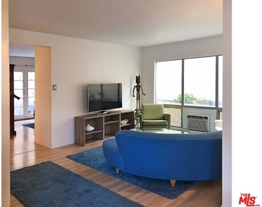 1145 Larrabee Street - Photo Thumbnail 4