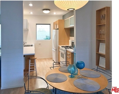 1145 Larrabee Street - Photo Thumbnail 6