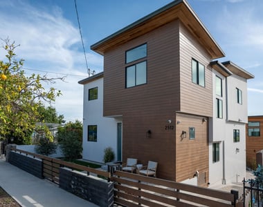 2512 Berkeley Avenue - Photo Thumbnail 3